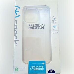 📲 Speck - NIB Presidio Perfect Clear case for iPhone 15 Pro Max